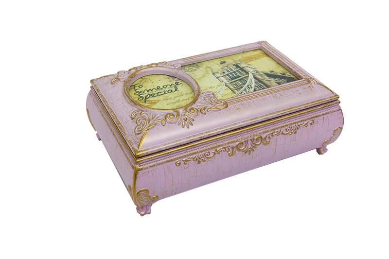 

Коробка с музыкой