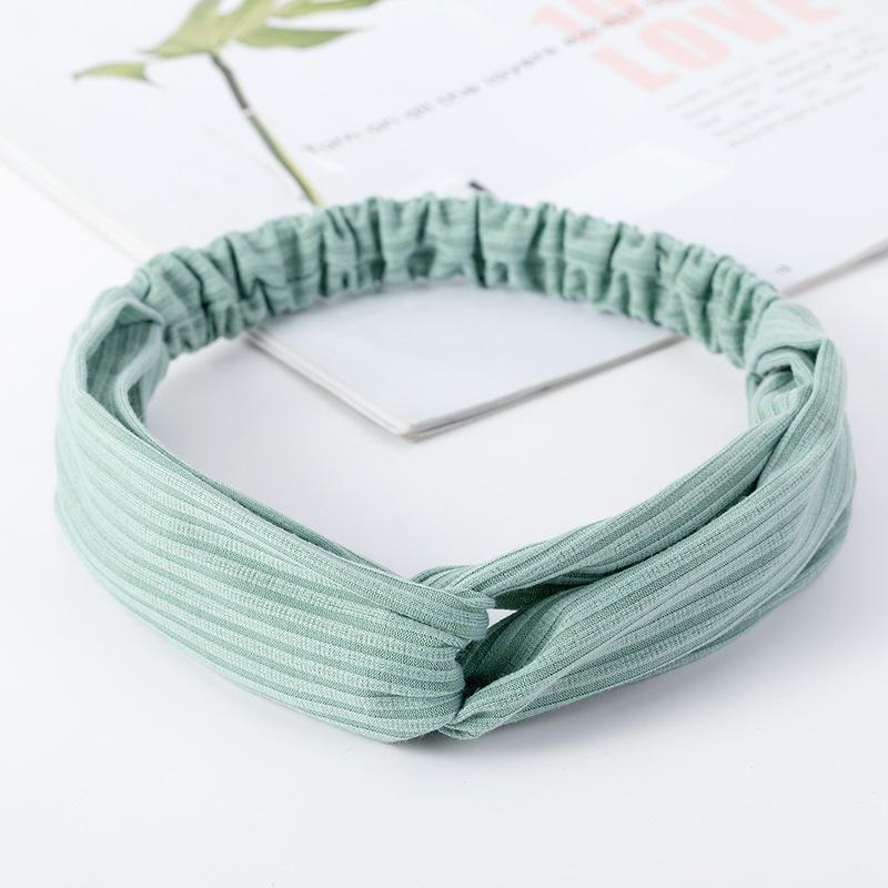 European & American Knit Crossover Headband: Pure Color Elastic Yoga Sports Hair Tie for Women
