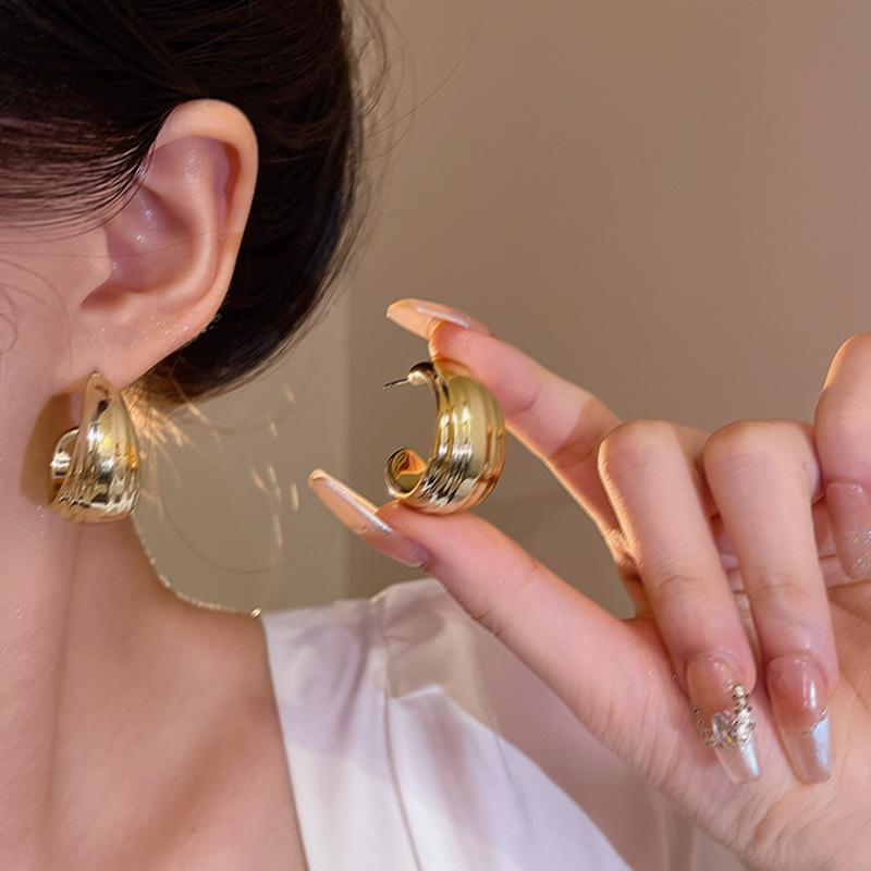 CCB Steel Needle Earrings Women's Cold Wind Personality Versatile Explosive Stud Earrings Trend Temperament Exaggerated Earrings
