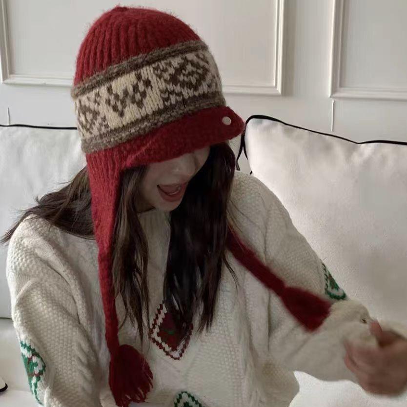 Fair Island style knitted wool hat women's autumn and winter thickened warm ear protection shows small face bag head cold hat braided hat atmosphere