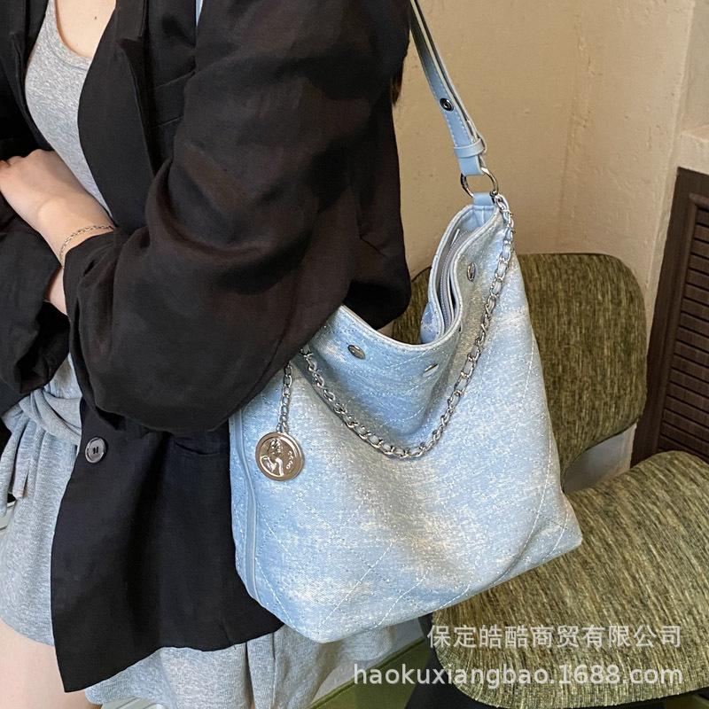 Fashion large-capacity rhombus chain bag women's 2025 summer new student class commuter bag underarm tote bag
