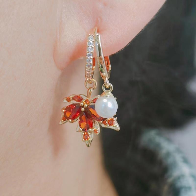 Koreanische Trend Zirkon Red Maple Leaf Imitation Perle Baumeln Ohrringe für Frauen Mode-Statement Gold Farbe Ohrring Schmuck