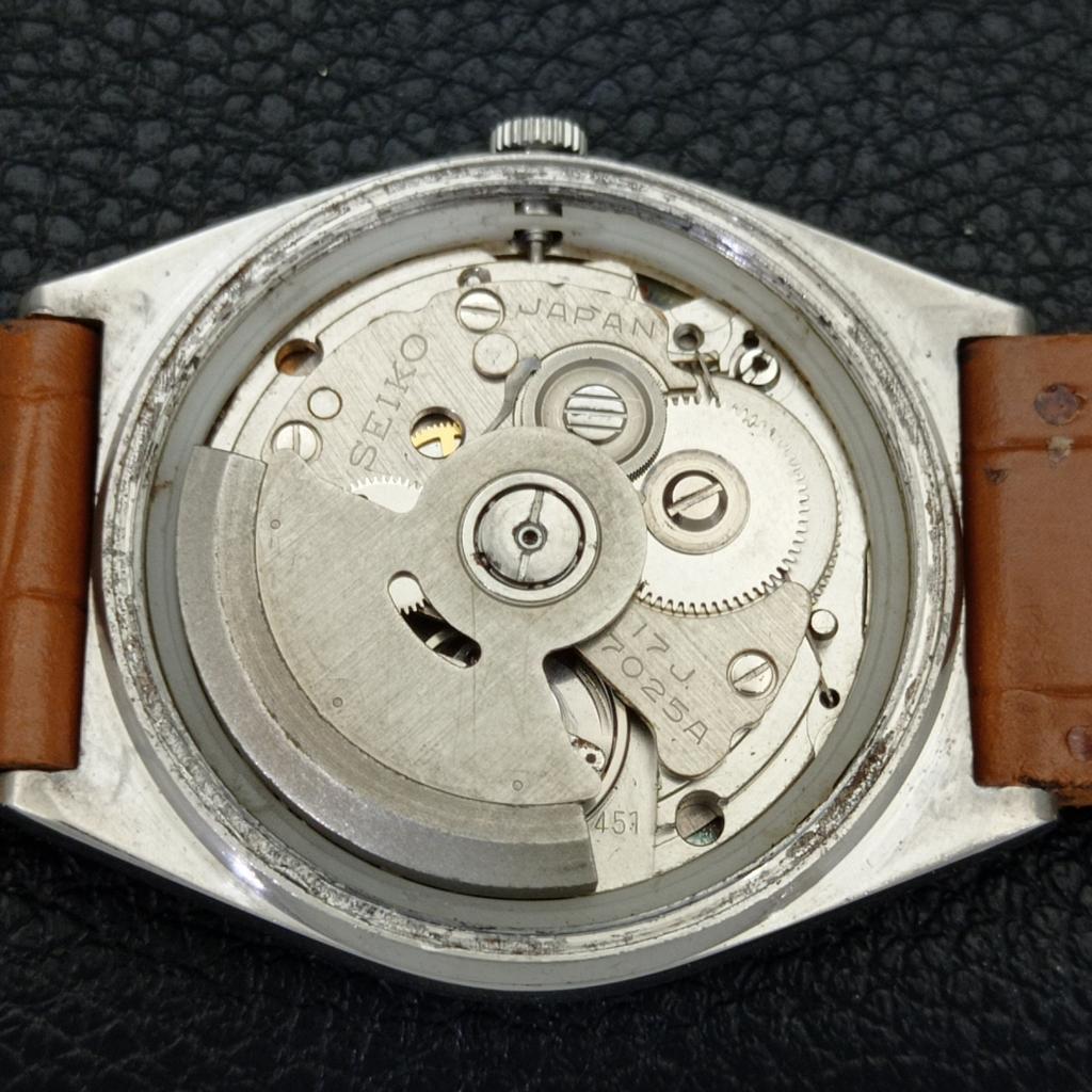 JAPAN VINTAGE SEIKO 5 AUTOMATIC 7025A MENS GOLDEN COLOR DIAL WATCH a701603-5 R206c-a701603
