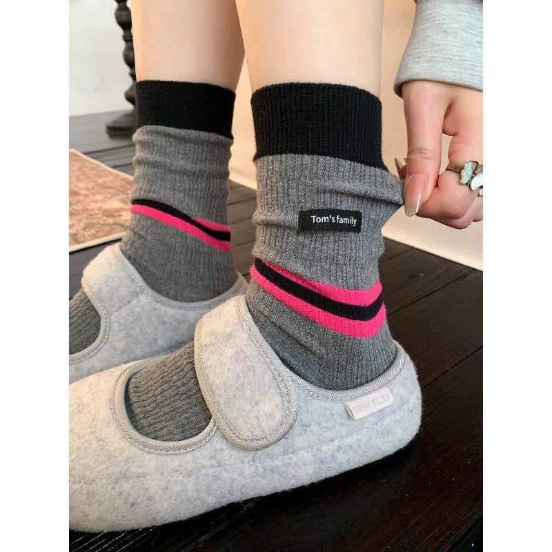 Color-blocking Striped Fabric Label Mid-calf Socks for Women's Trendy, Fashionable and Sporty Outerwear in Autumn and Winter. Pile Socks