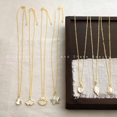 18K Goldplattierte Perlmutt-Halskette, Elegante Schlüsselbein-Kette mit Zirkonia-Akzenten, Schicker Alltagsstil - Perfekt für Pullover.
