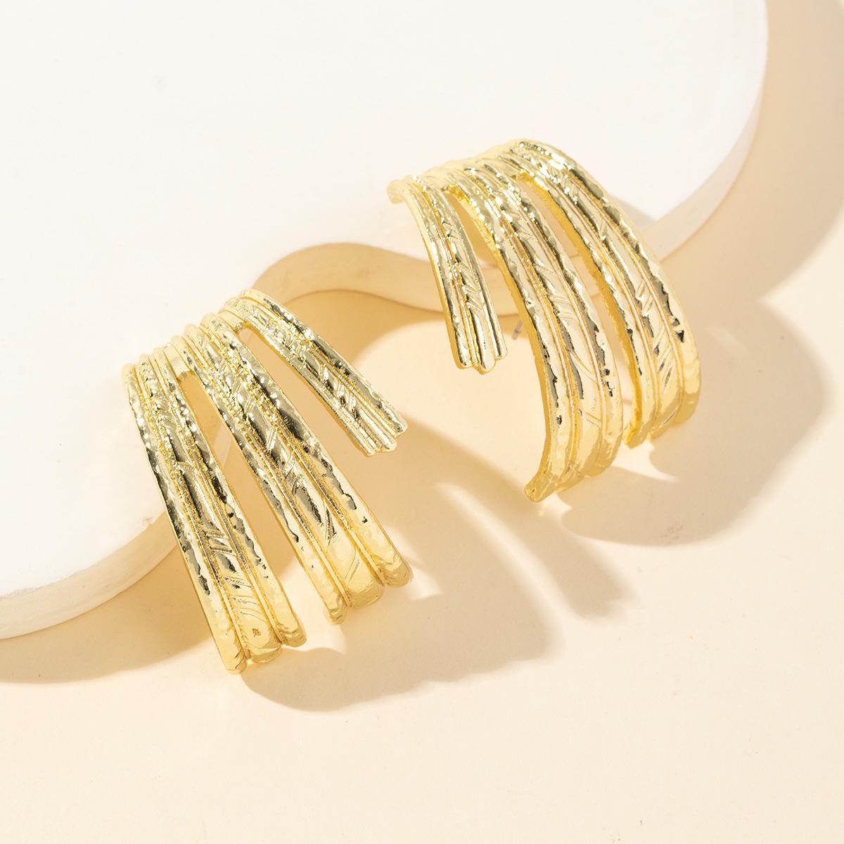 Minimalist Geometric Metal Striped C-shaped Earrings
