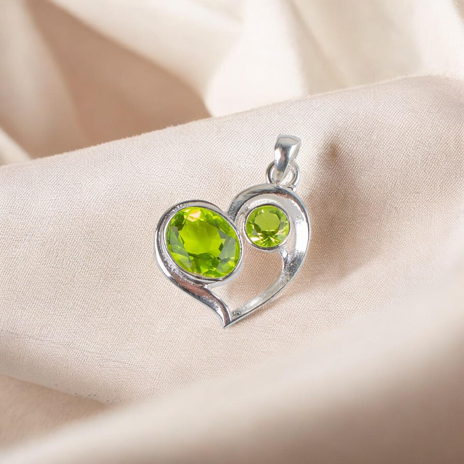 

Peridot Gemstone 925 Sterling Silver Jewelry Designer Pendant Gift For Mother CP-3-4