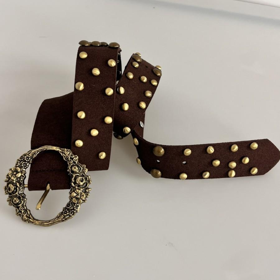 This Retro, Irregular Hand-rivet Belt Features A Super-fine Body That Is Both Wear-resistant and Soft