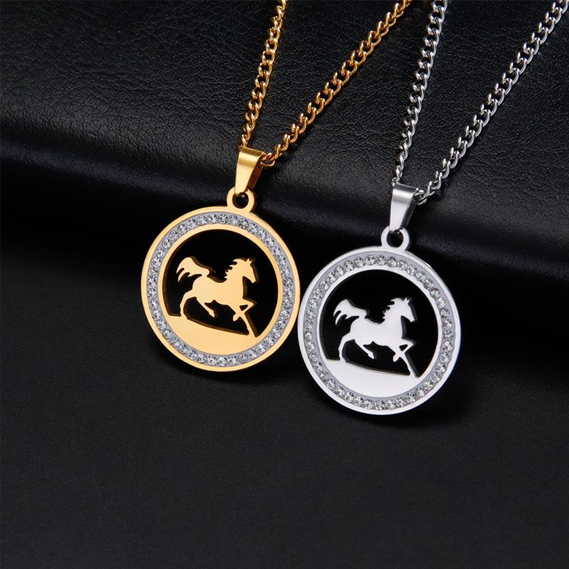 1ks Náhrdelník s přívěskem koně Vynikající nerezová ocel Novoroční dárek Diamantem vykládaný Temperament Kulatý přívěsek Náhrdelník