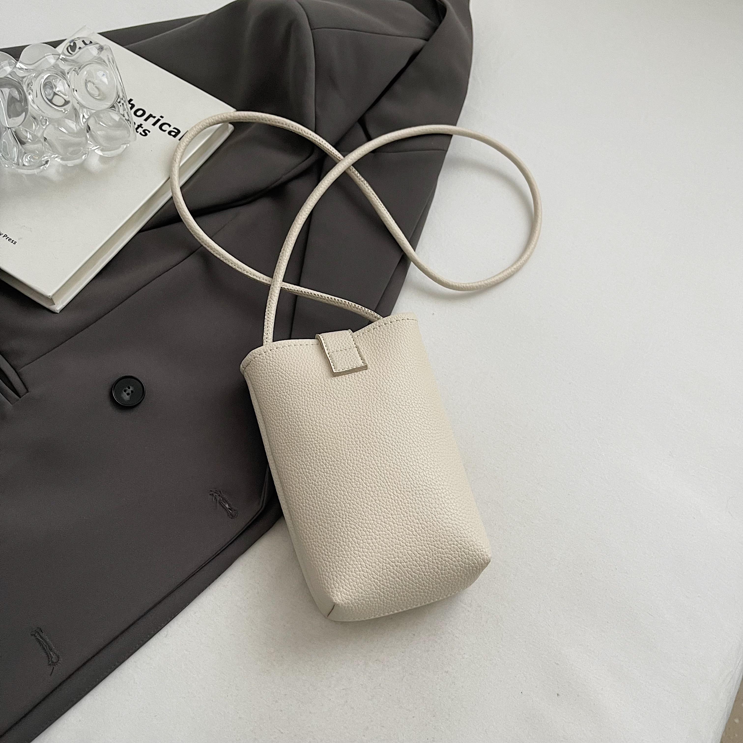 Модная монохромная сумка через плечо — фото 4