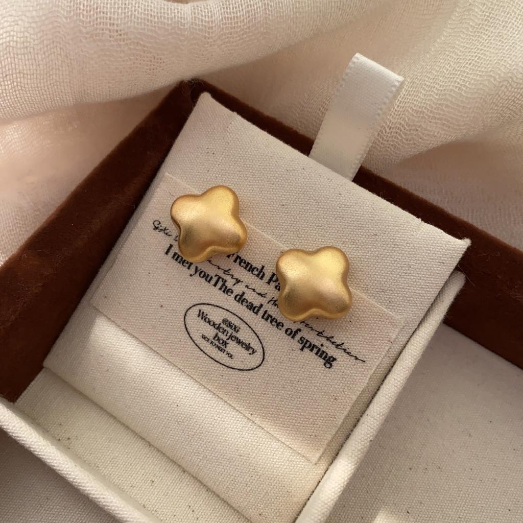Exquisite niche metal brushed matte ball stud earrings for women's commuting senior temperament simple and versatile earrings