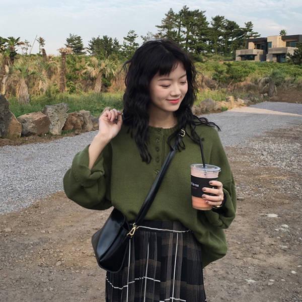 

Сплошной цвет пуловер с круглым вырезом, женский свободный свитер, простой дизайн на пуговицах