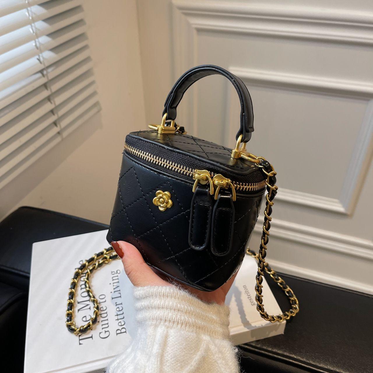 

Summer new lipstick bag portable rhombus chain camellia mini small satchel red messenger bag bag чёрный