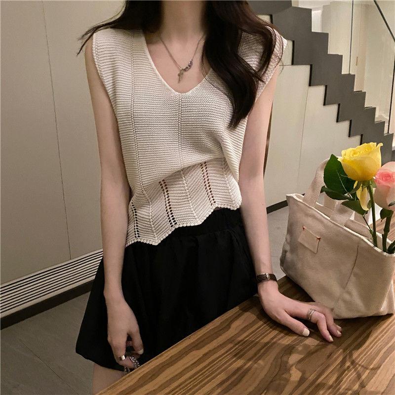 French Retro V-neck Hollowed Out Irregular Top for Summer Slimming and Slimming Short Knit Vest for Women