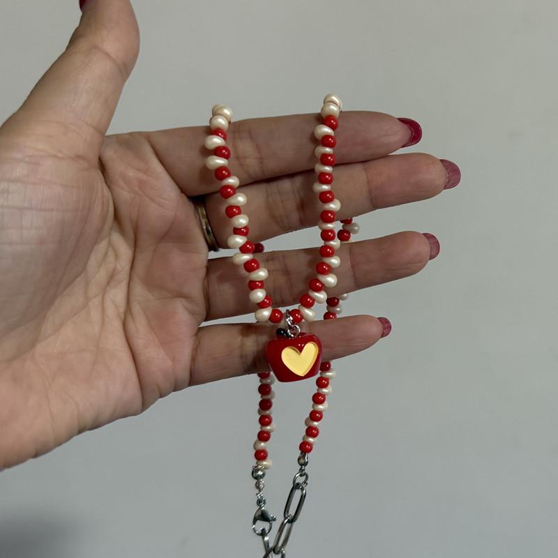 

Cute Harajuku Resin Red Fruit Pendant Bead Choker Necklace Goth Vintage Aesthetic Vacation Scene Accessories