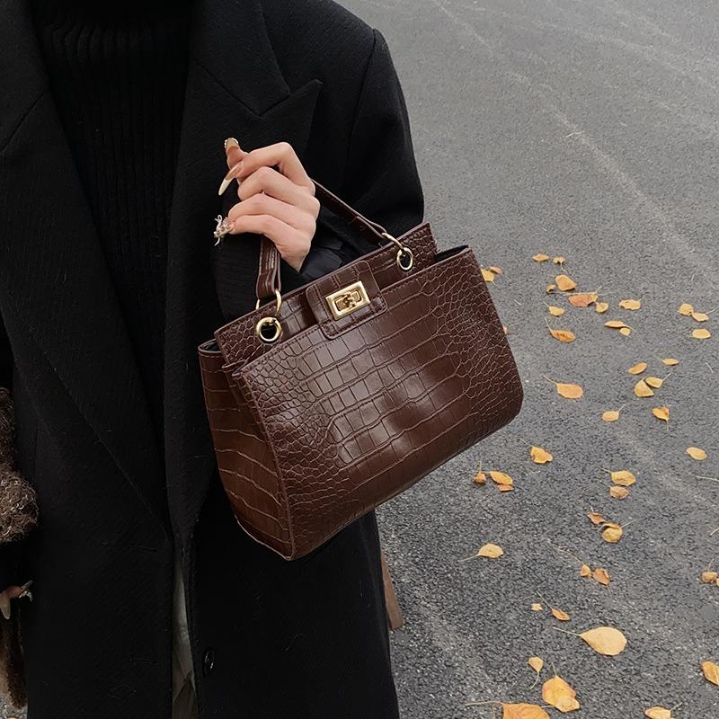 New Simple Large-capacity Portable Small Square Bag Fashionable Texture Shoulder Bag Commuter Messenger Bag