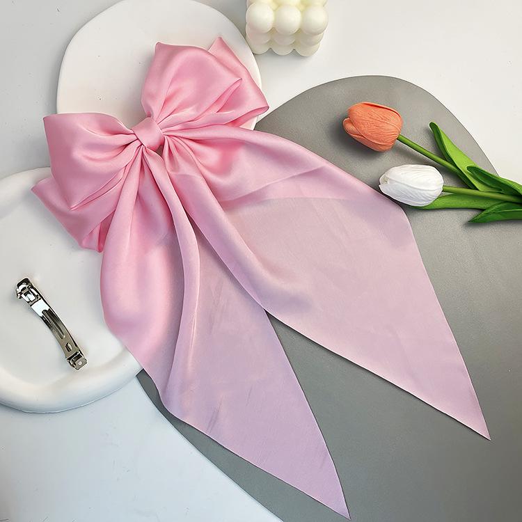 Elegantní saténová spona do vlasů s velkou mašlí pro vysoký drdol z poloviny nahoru
