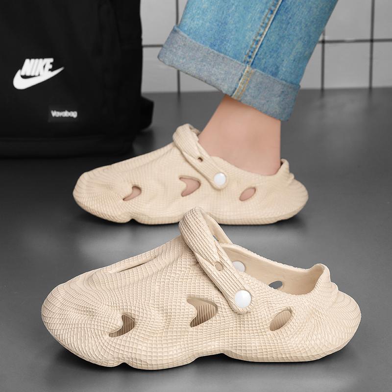 Summer Mens Clogs Sandals Lightweight Breathable Anti slip Beach Slippers Men Outdoor Slippers Clogs Anti slip Beach Slippers