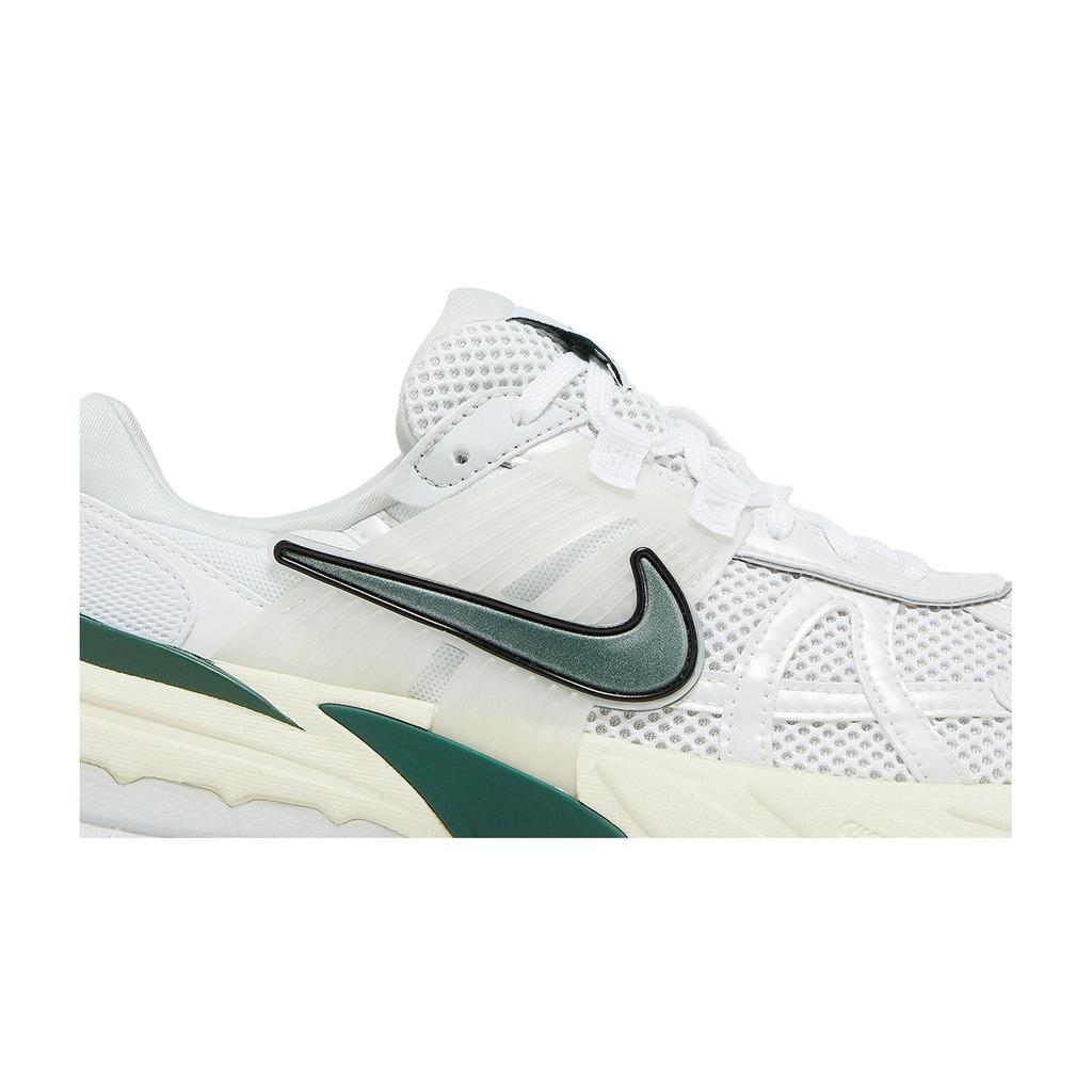 Nike Womens V2K Run 'Fir' (women's Sizes) White / Photon Dust / Fir / Platinum Tint Running Shoes FD0736 101