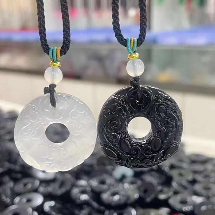 Weiße Chalcedon und Natürlicher Obsidian Doppel Pixiu Friedensschnalle Halskette für Männer und Frauen