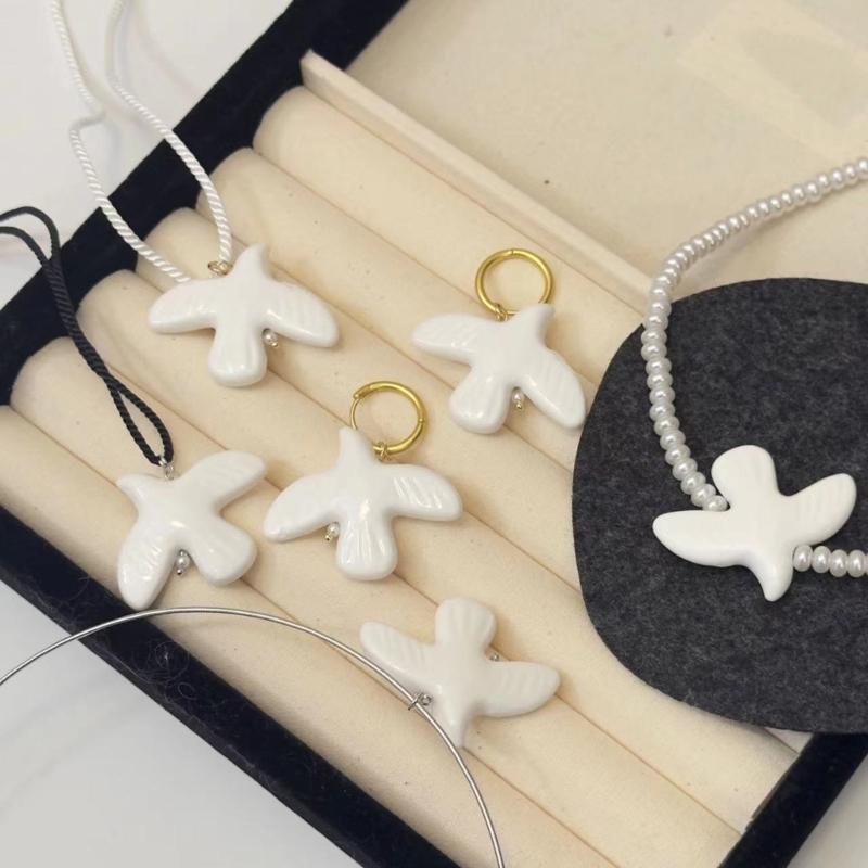 Unique White Doves And Branch Necklace For Daily Outfits Or Special Occasions Seeking A Touch Of Vintage Charm