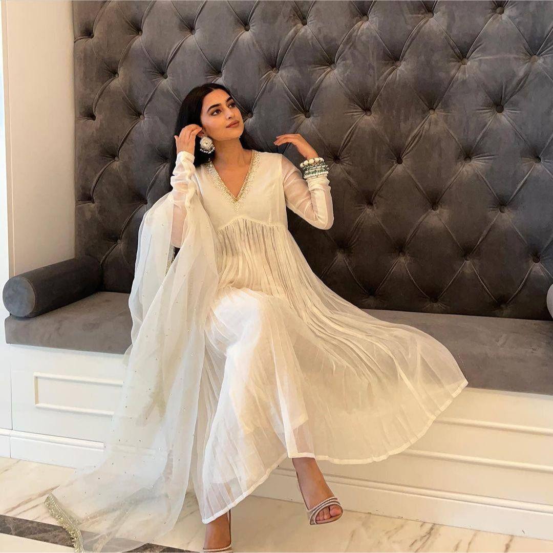 

*Выпуск нового комплекта Đěsigner Party Wear Look Pur Chinon из шелкового топа Plazzo и Dupatta*