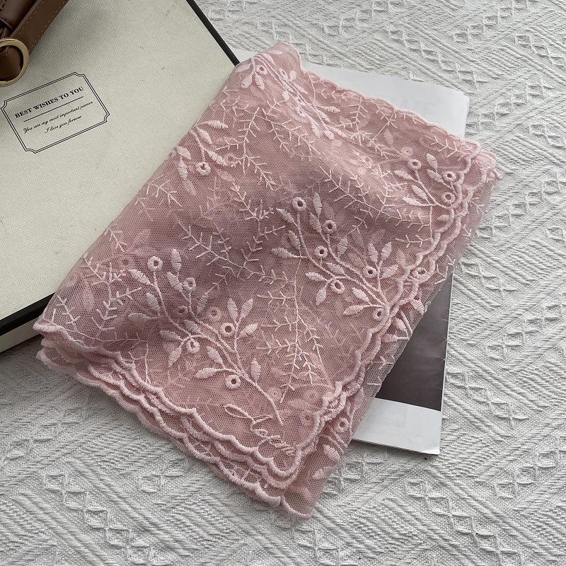 

Трехмерный рельефный вышитый кружевной шарф Женская вышитая шелковая маленькая рубашка с повязкой на голову Женская весна и лето 140-30cm