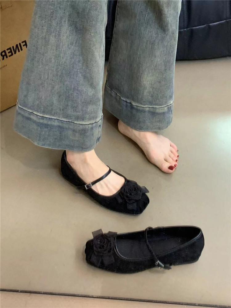 Gentle fairy wind single shoes female spring and autumn 2025 new French new Chinese elegant flower shallow mouth Mary Jane shoes