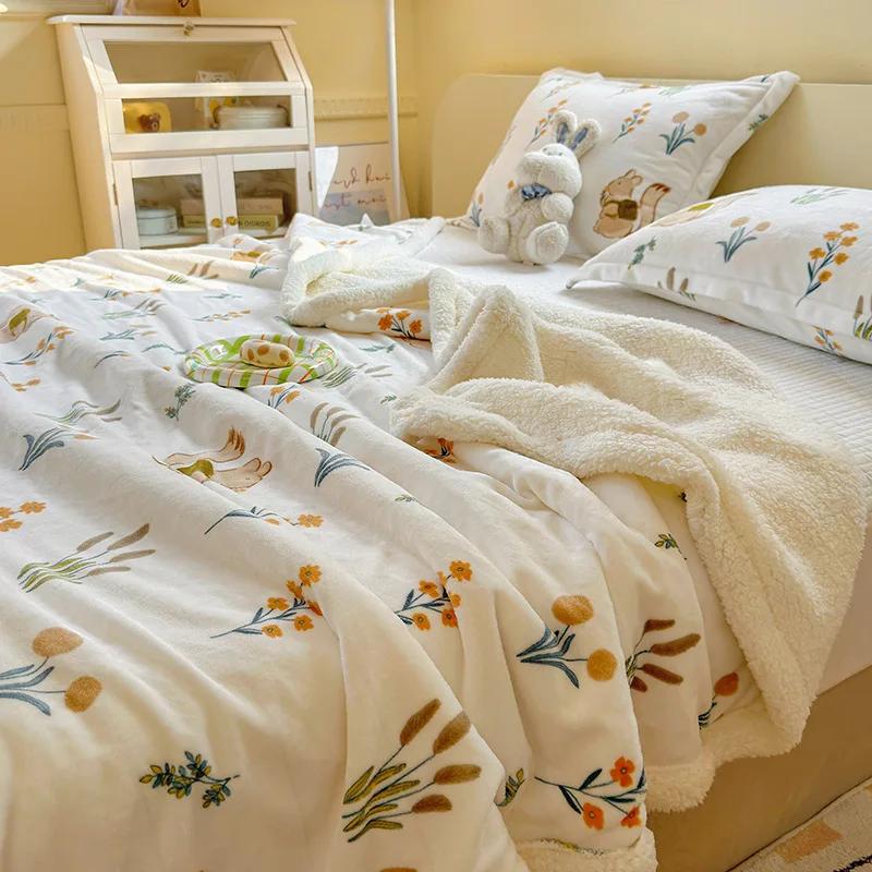 Winter Cartoon Printed Lamb Wool Blanket Thick and Warm Coral Fleece Blanket for Office Napping Fluffy Soft Plush Bedspread