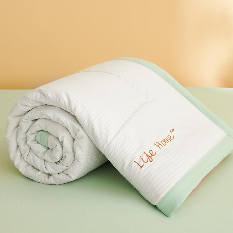 LANGSHA Embroidered Crinkled Cotton Soy Fiber Quilt