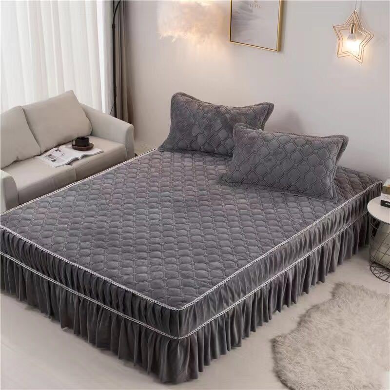Crystal Velvet Bed Skirt and Pillowcase Three-piece Quilted Thickened Warmth Bed Cover and Bedspread Set