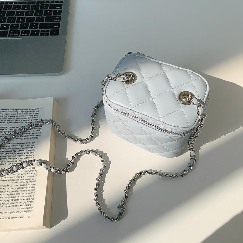 

Bag Women s niche one-shoulder messenger bag Rhombus chain bag mouth red envelope mini box bag синий