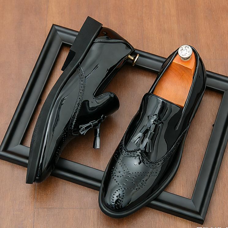 Luxury New Brand Designer Charm Tassels Gold Patent Leather Loafer Shoes for Men Wedding Formal Casual Formal Dress Footwear