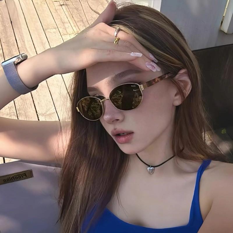 4 Pairs of New Retro Fashion Glasses Suitable for Daily Wear At Parties and Social Occasions Fashion Accessories