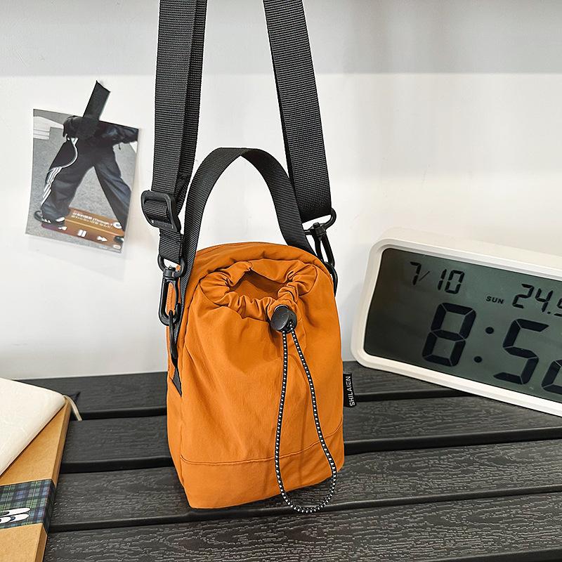 2025 New Mobile Phone Bag Function Wind Can Put Kettle Drawstring Design Sports Portable Messenger Bag Women's Kettle Bag