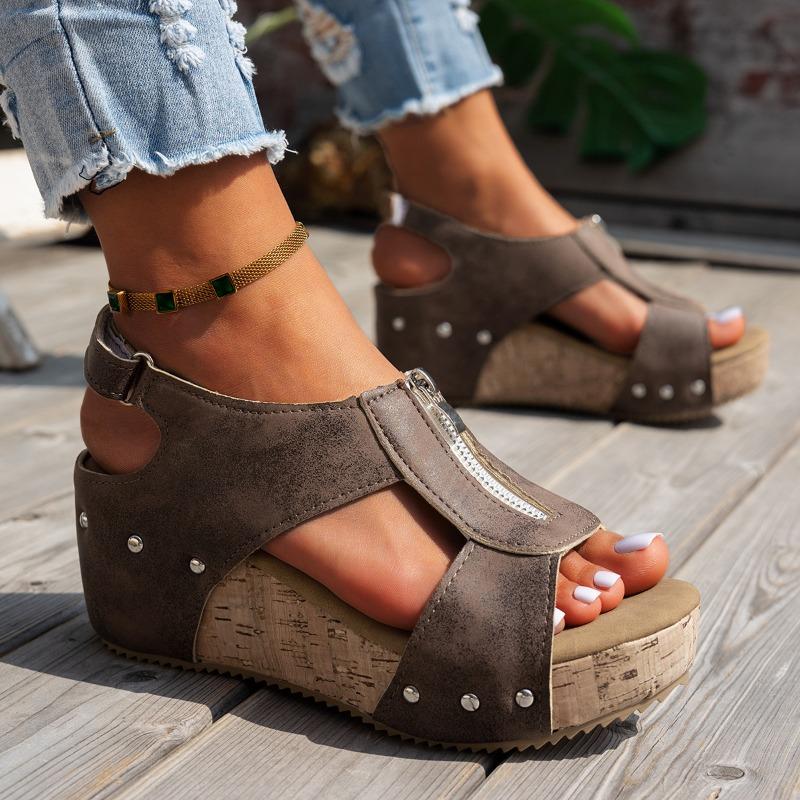 Damen Nietbesetzte Peep-Toe Reißverschluss Keilabsatz Plateau Sandalen