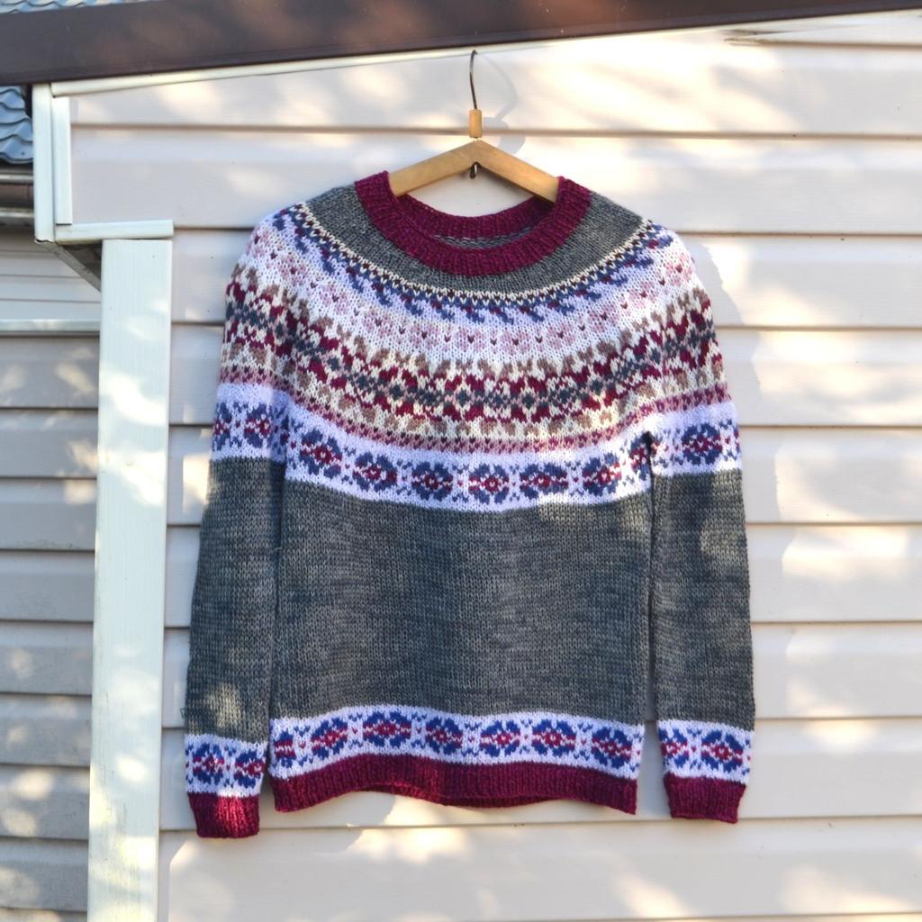 Women's Round Neck Colour Blocked Loose Fashion Pullover Knitted Top Luxurious Relaxed-fit Slimming and Versatile Top