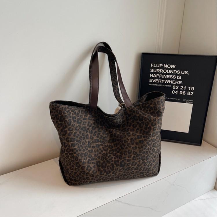 

Leopard Print Retro Canvas Tote Bag – Large Capacity, Versatile Winter Shoulder Bag for Women (2025 Collection) 47cm x 31cm x 15cm