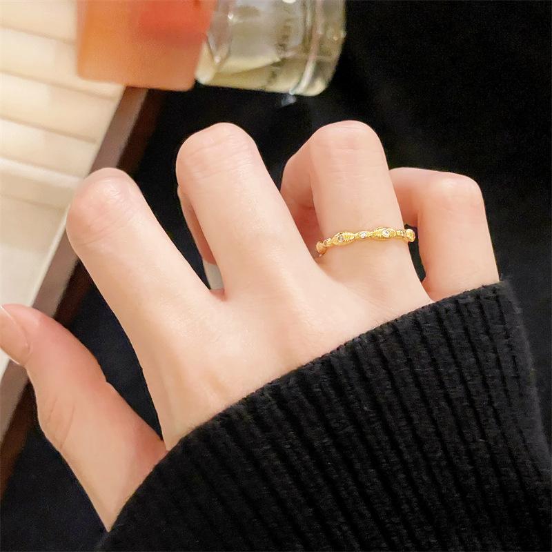 Medieval Light Luxury Italian Brushed Banana Leaf Ring High Sense Retro Court Style Personality Zircon Niche Ring Female