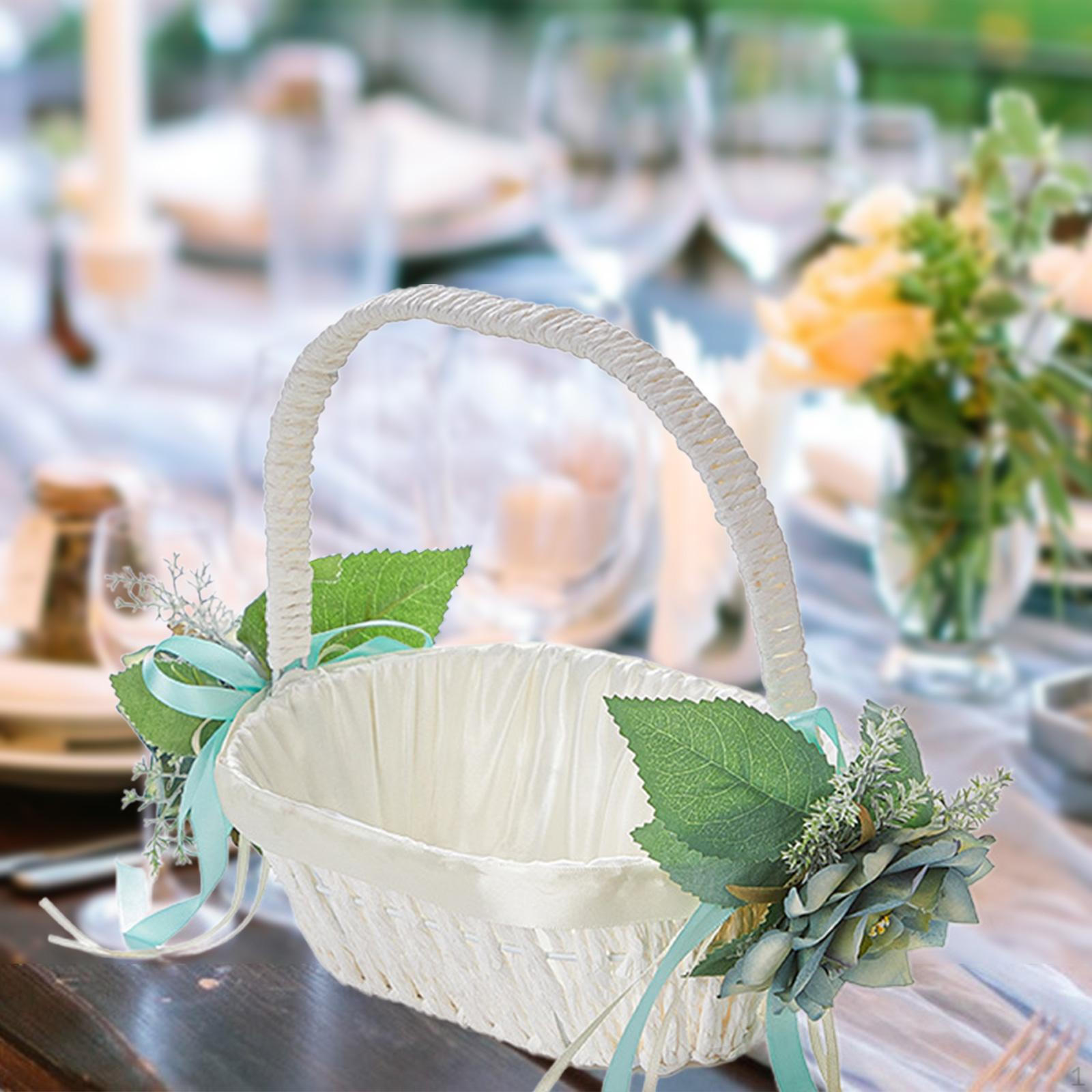 

Нежная корзина с лепестками для особых торжеств