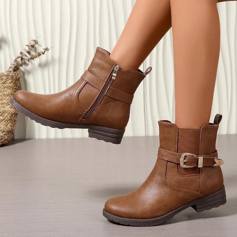 Novas Botas de Cano Curto Populares com Fivela Retro e Tira para Mulheres Salto Baixo Plataforma Marrom Botas de Couro Femininas Outono Zíper Lateral Botas Curtas