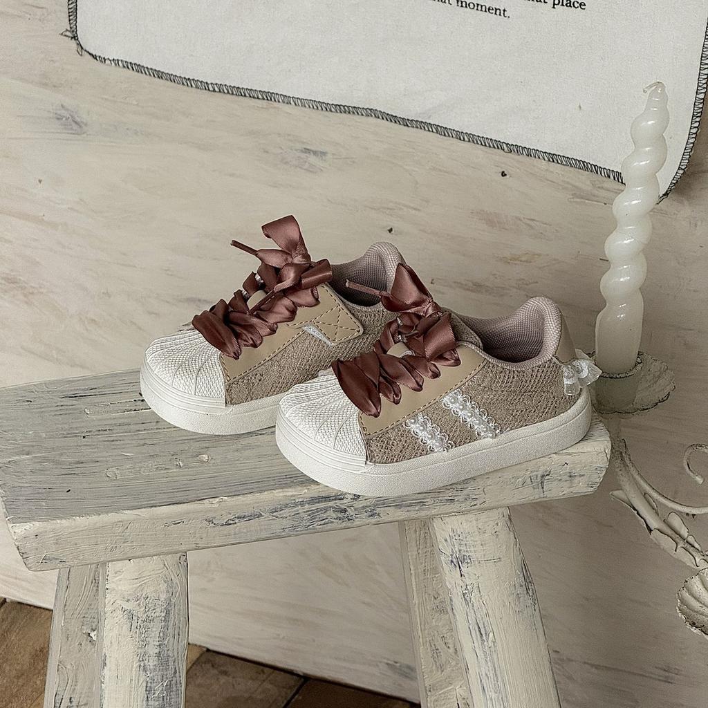 Koreanische Kinder Shell Toe Sneakers Frühling und Herbst Jungen und Mädchen Cartoon Sportschuhe Rutschfest Weiße Schuhe