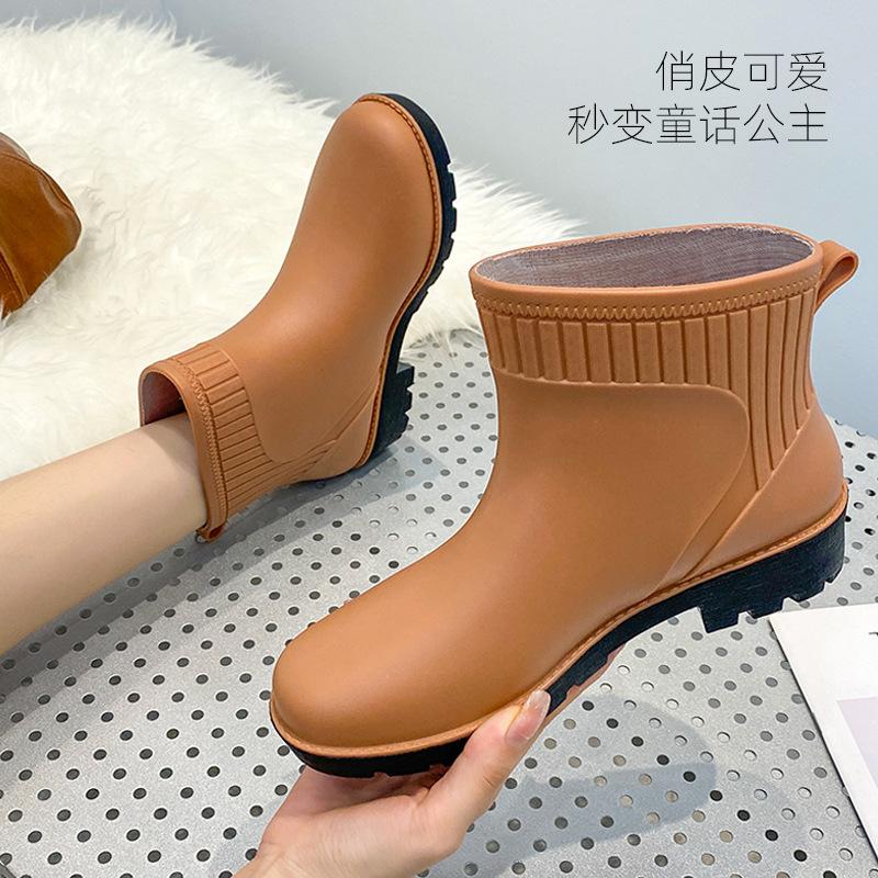 2025 new low-tube warm rain shoes outer wear women's medium-tube rain boots four-season water shoes plus cotton rubber shoes 2025