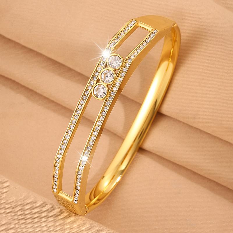 Gold light luxury diamond-encrusted sliding three diamond , European and American fashion, stainless steel  for girlfriends