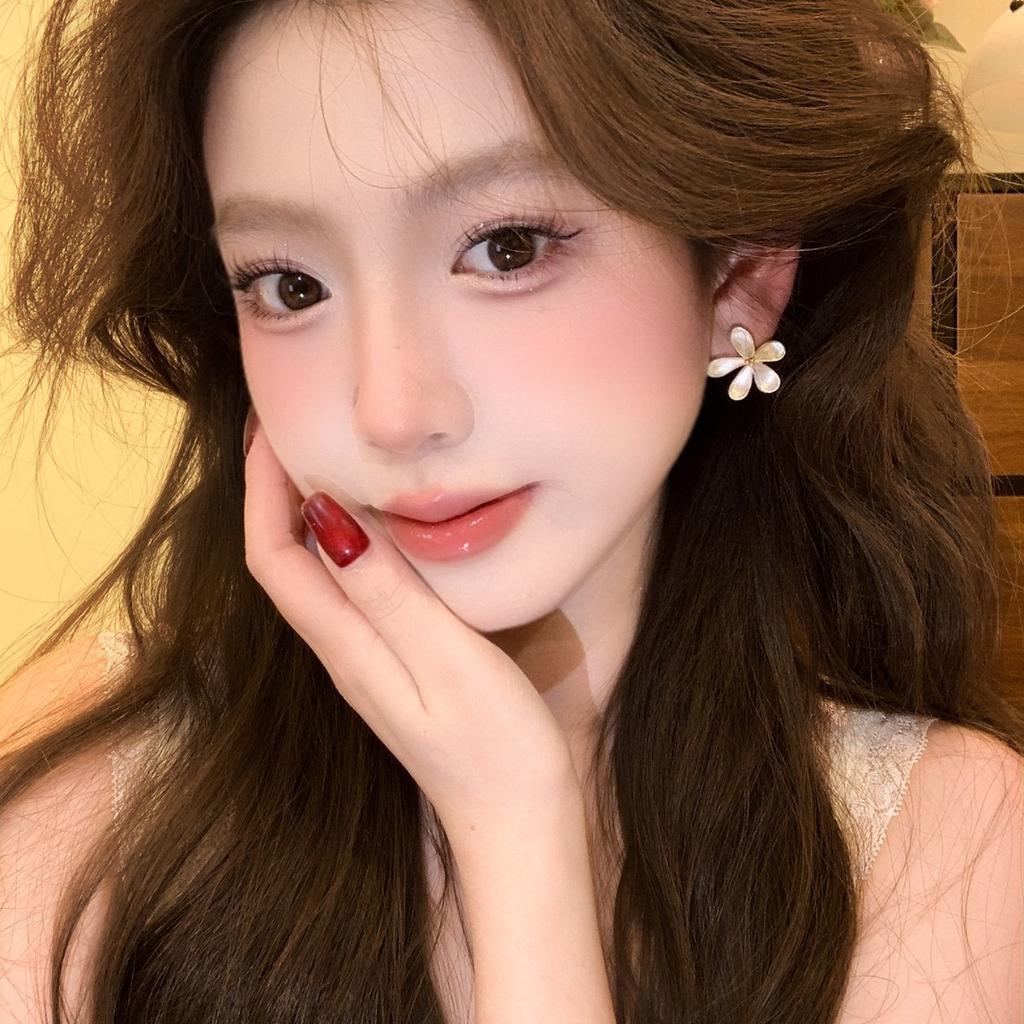 Spring and summer daisy flower earrings niche fresh temperament high sense beautiful super fairy stud earrings women