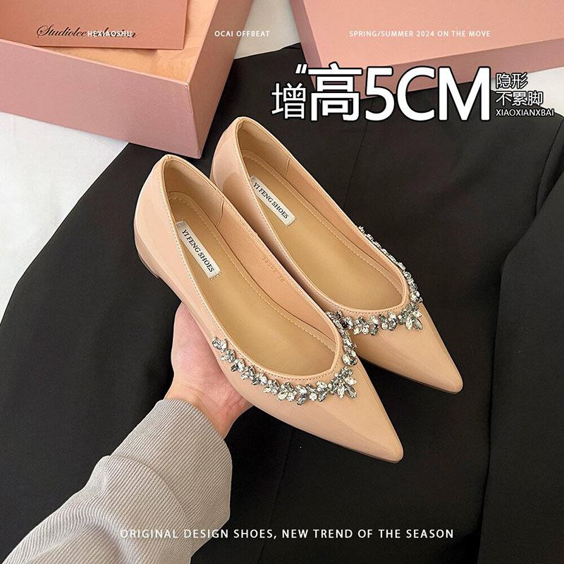 Französisches spitzes Strass-Temperament ermüdet die Füße nicht, kleiner Mann unsichtbares französisches Temperament, Frühling 2025 spitze Zehen flacher Ausschnitt Einzelner Schuh