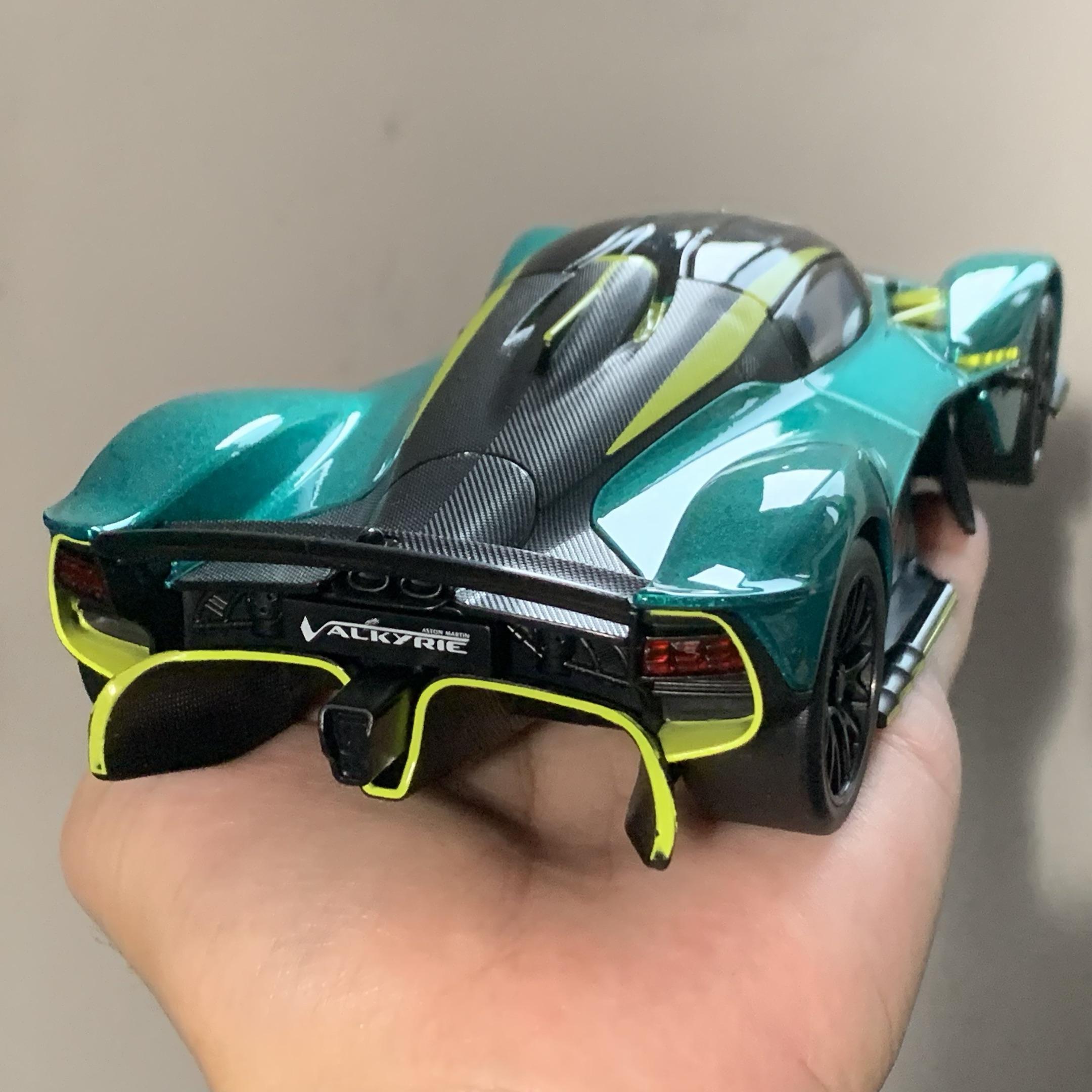 Linyi Toy Car Boys 1/23 Aston Martin Valkyrie Supercar Alloy Metal Diecast Model Car Desktop Interior Car Decoration Hobby Collectibles Present