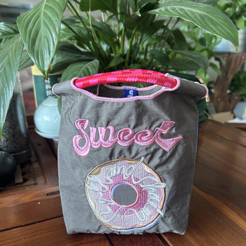 „Eko-šetrná japonská nylonová vyšívaná plátěná nákupní taška s květinami“