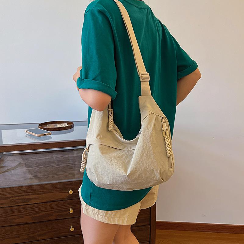 New Summer Personalized Casual Tote Bag Fashionable Commuting Large Capacity One-shoulder Crossbody Korean Style Armpit Bag