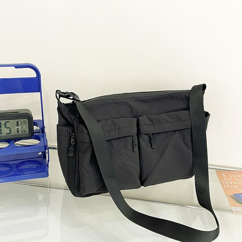 New men's and women's niche design casual messenger bag 2025 spring foreign-style large-capacity shoulder bag simple tote bag